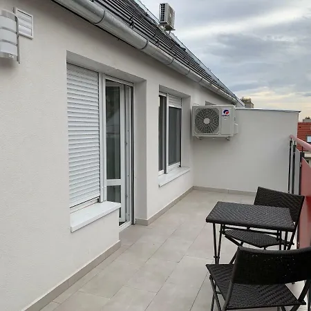 Exclusive - C. Apartman